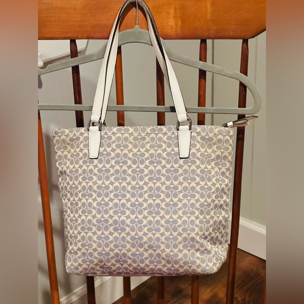 Authentic Coach Tote - Picture 5 of 16